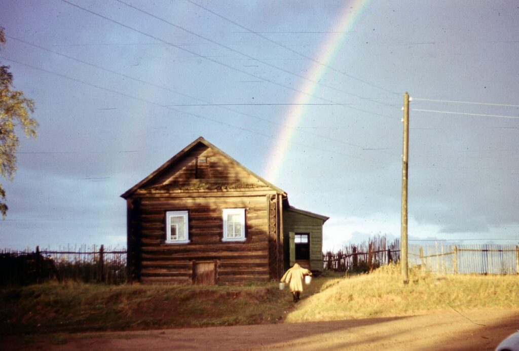 Старая цветная фотография дома лоцмана