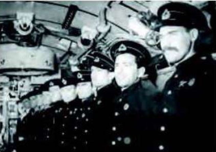 А. М. Матиясевич с командой подводной лодки «Лемонт». 1942 год