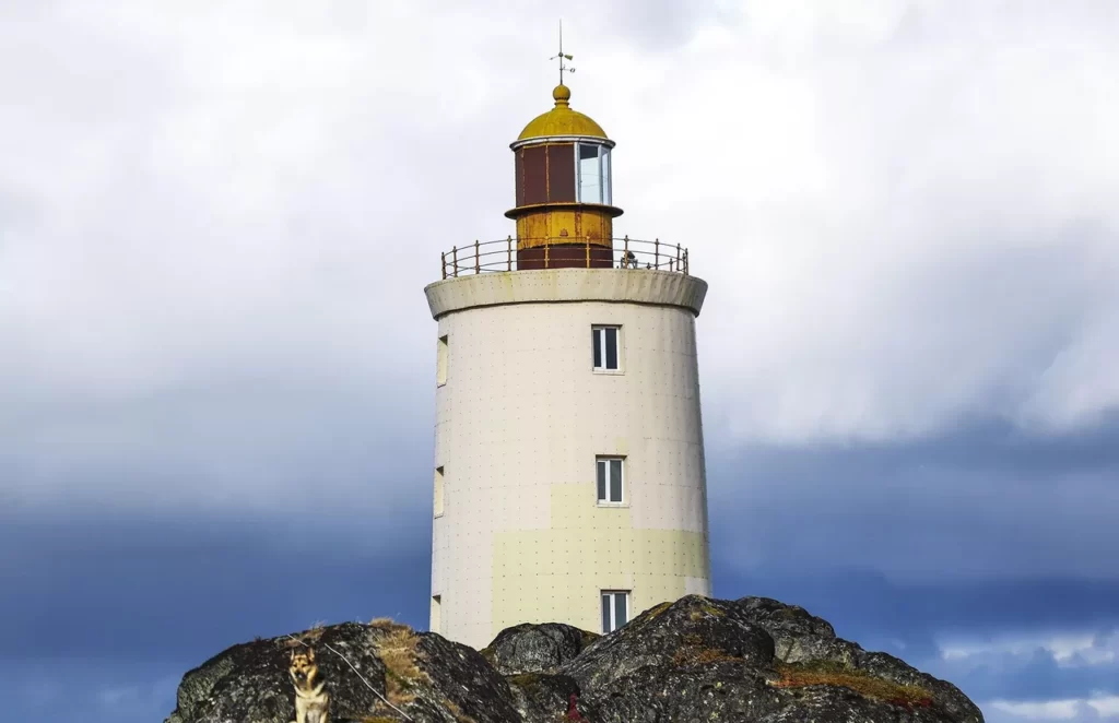 Терско-Орловский маяк на побережье Белого моря в Мурманской области