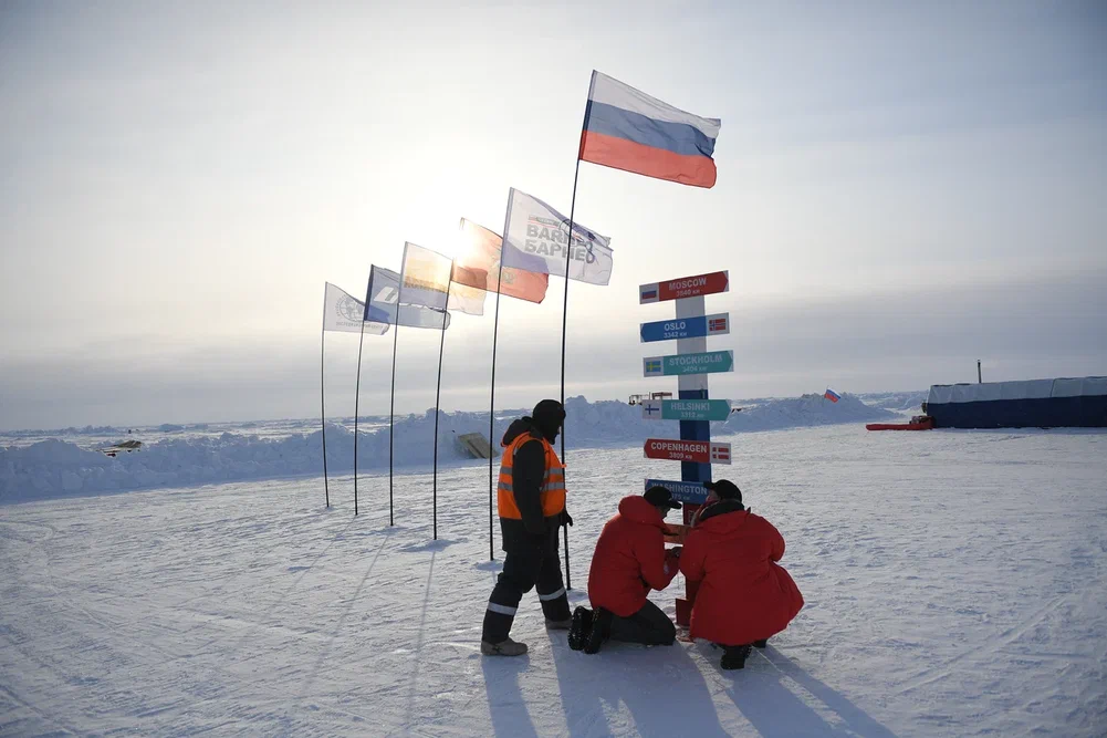 Установка мемориального столба в Арктике