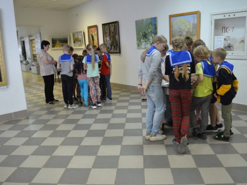 Школьники в Вышневолоцком краеведческом музее