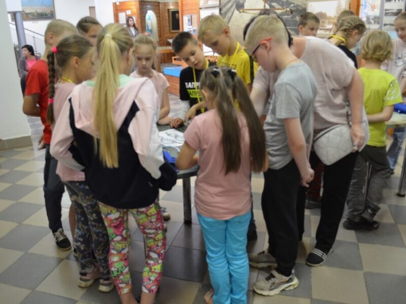 Школьники в Вышневолоцком краеведческом музее