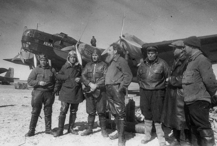 Руководитель и пилоты самолётов экспедиции Северный Полюс 1 