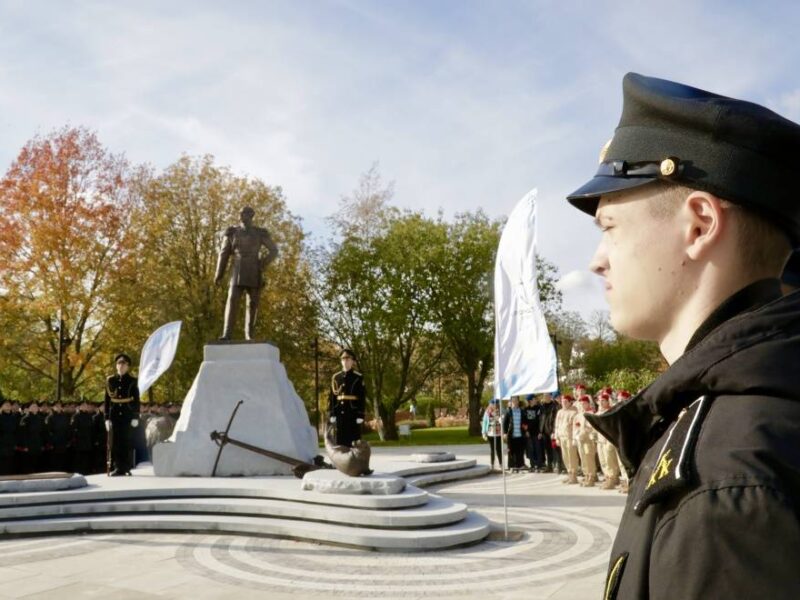 Памятник адмиралу Федору Литке открыт в Кронштадте