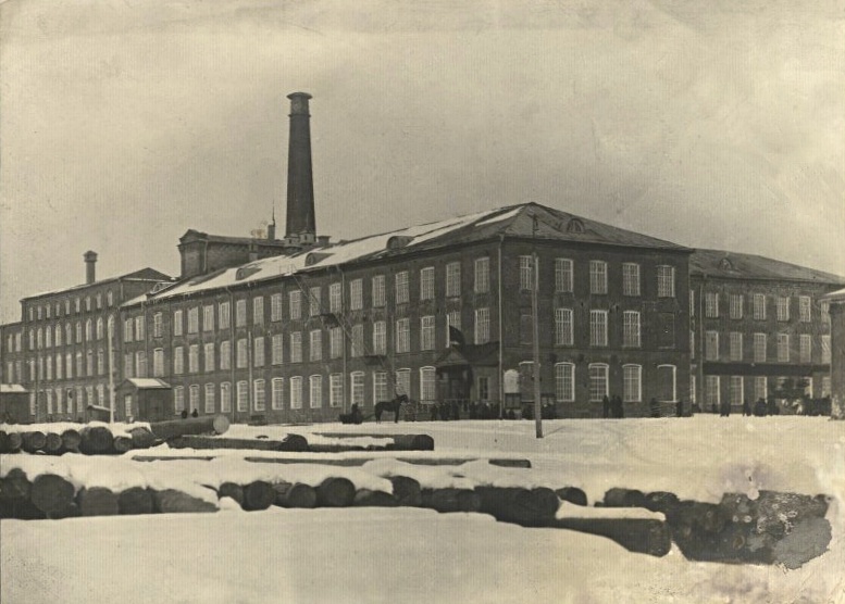 Здание Паркоммуны со стороны реки Цны. Вышний Волочёк, 1923 год