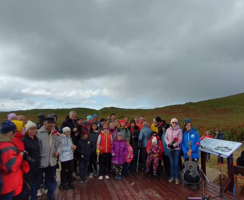 Жители и гости села Никольского, участники торжественного открытия памятника Георгу Вильгельму Стеллеру на острове Беринга