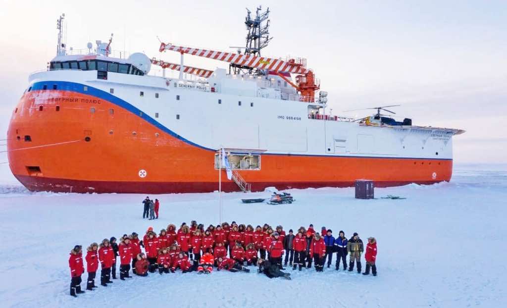Экспедиции «Северный полюс-41» на ледостойкой самодвижущейся платформе «СП» прибыла на место базирования. Октябрь 2022 года