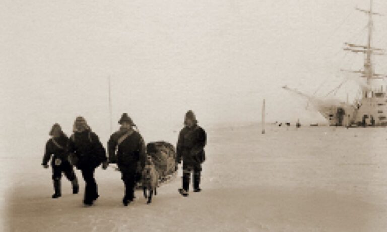 Лейтенант А.В. Колчак (третий слева) со спутниками отправляется на остров Бельковский во время второй зимовки «Зари». Из фондов СПФ АРАН