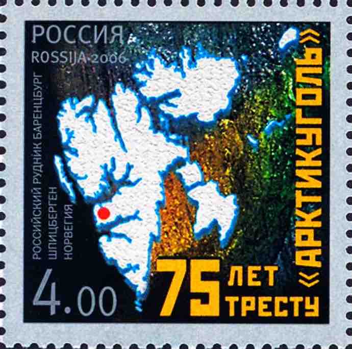 Марка Почты России 2006 года, посвящённая 75-летию треста «Арктикуголь» на Шпицбергене, с картой архипелага и точкой Баренцбурга